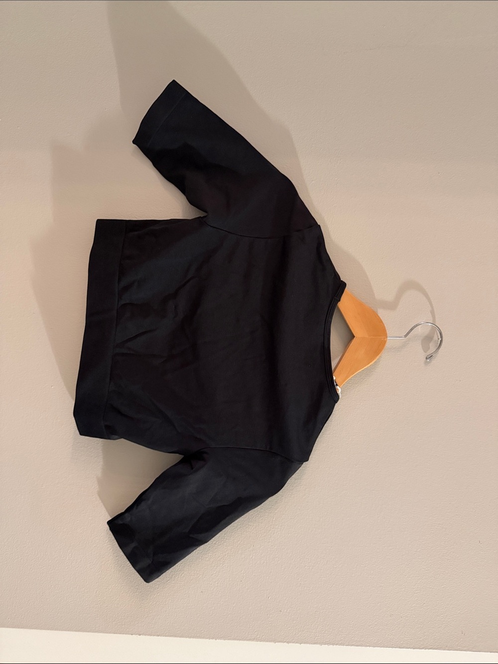 Gymshark black crop workout top - Picture 3 of 3